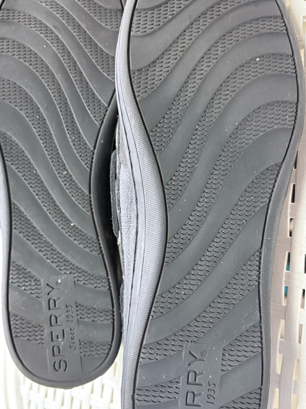 Sperry women’s Black Leather Boat Shoes - Picture 7 of 7